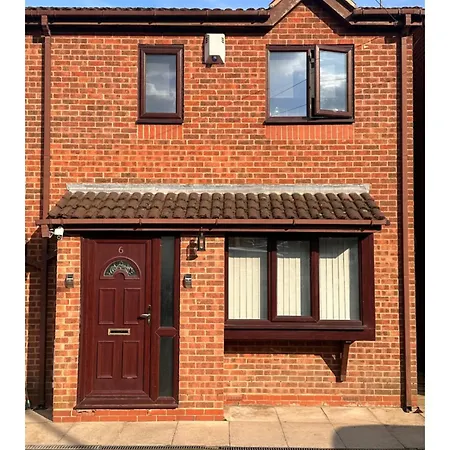2 Double Bedrooms 1 Bathroom Near Train Station Guest house *