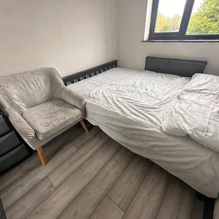 2 Double Bedrooms 1 Bathroom Near Train Station Birmingham